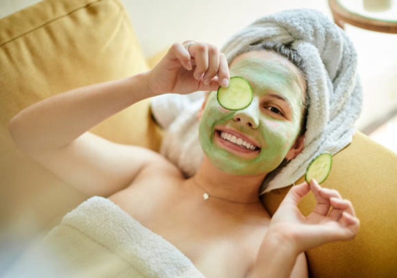 Fruit-Facial-Olvir-Beauty-Salon-The-Best-Beauty-Parlor