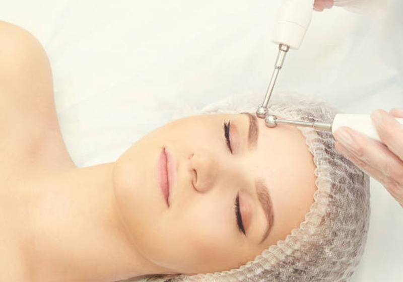 Galvanic-Facial-Olvir-Beauty-Salon-The-Best-Beauty-Parlor