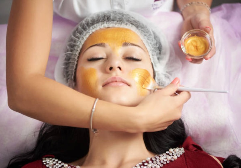Gold-Facial-Olvir-Beauty-Parlour-The-Best-Beauty-Parlor